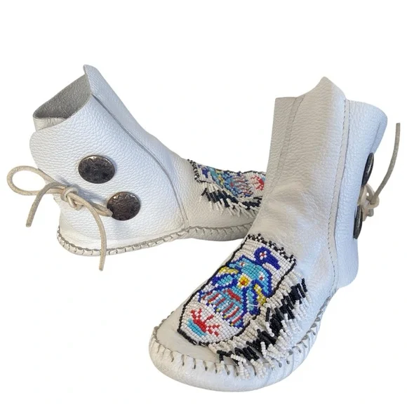 Taos Vintage Native American Hand Beaded Concho Ties Leather Moccasins Sz 9.5 - Picture 4 of 14